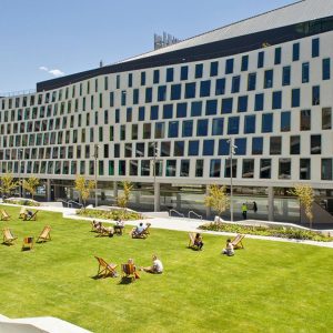 03UTS-Alumni-Green_ASPECT_SIMON-WOOD_0 03UTS-Alumni-Green_ASPECT_SIMON-WOOD_0